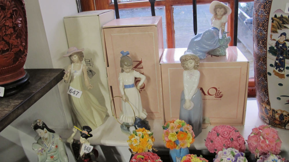 Lot 647: Quantity of Nao figurines