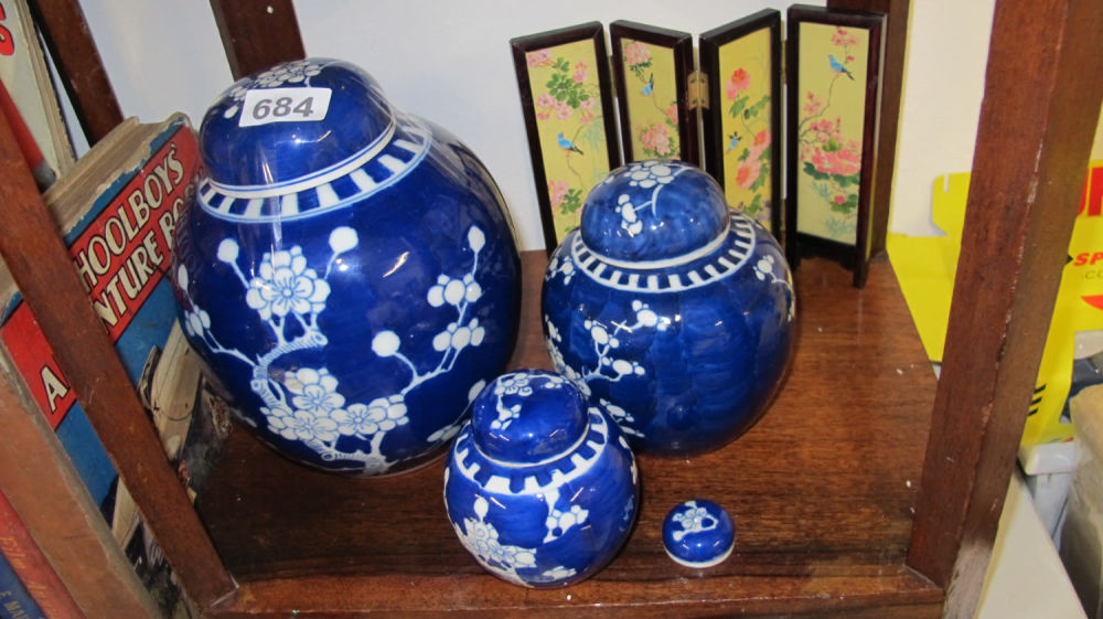 Lot 684: ceramic Oriental lidded jars