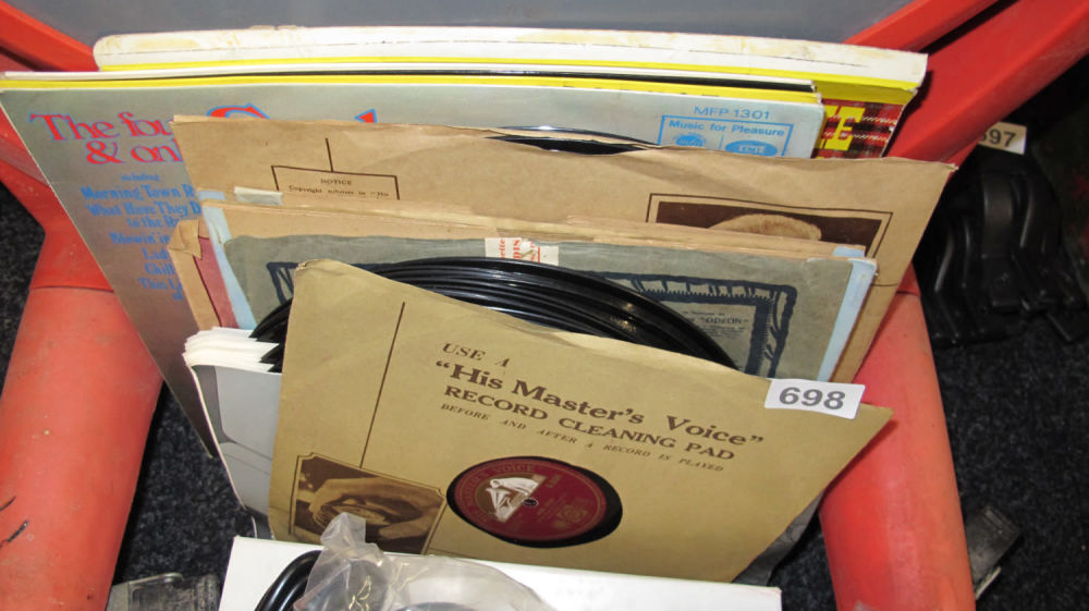 Lot 698: Quantity of records
