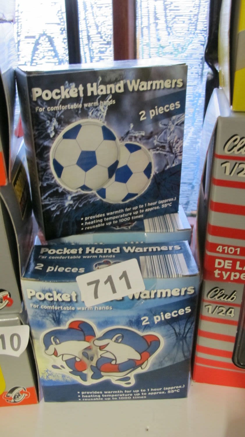 Lot 711: Boxes of hand warmers x 5