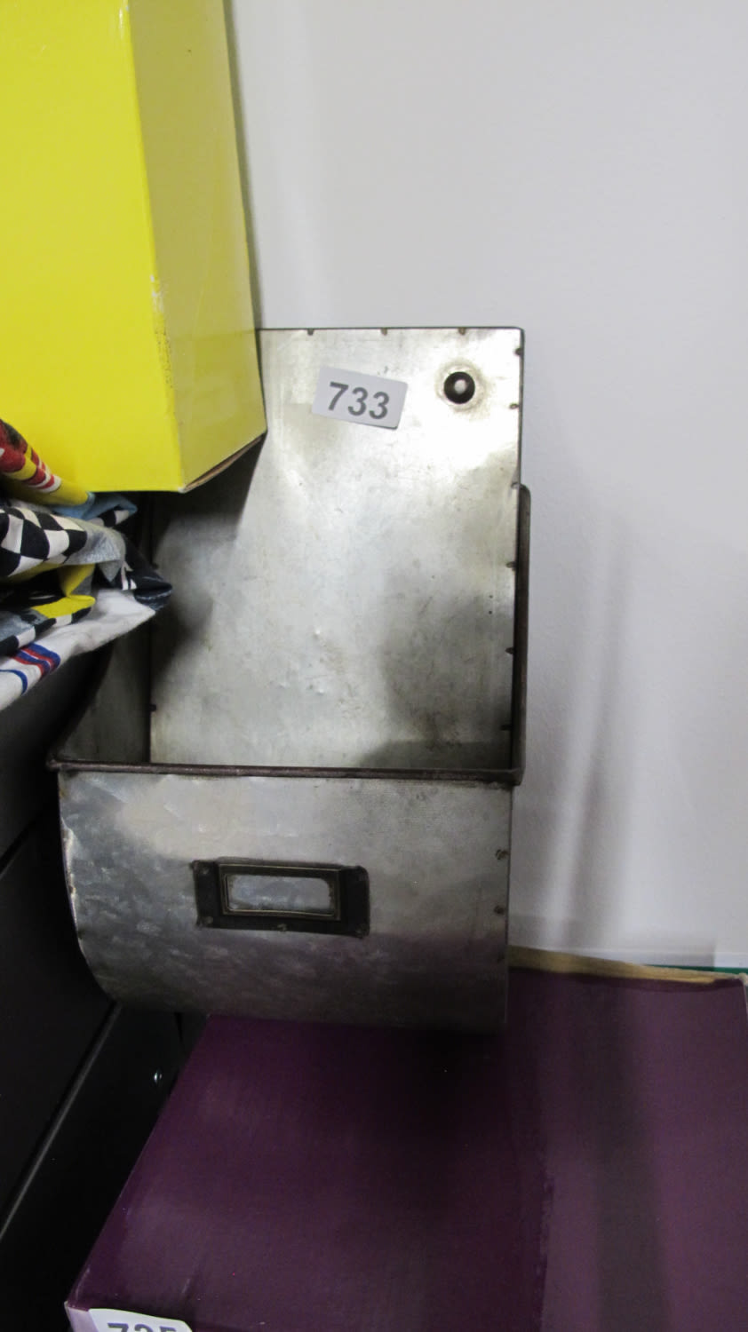 Lot 733: Wall ashtray