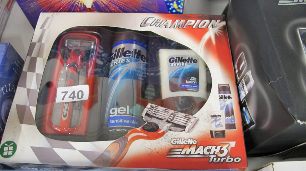 Lot 740: Gillette shaving gift set