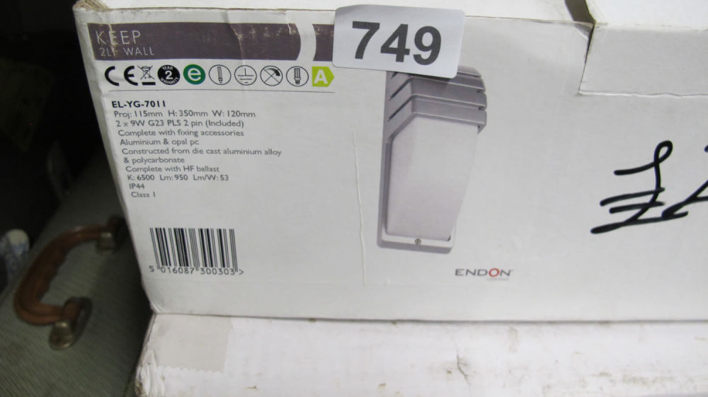 Lot 749: Brand new wall light