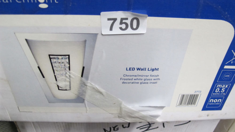 Lot 750: Brand new wall light