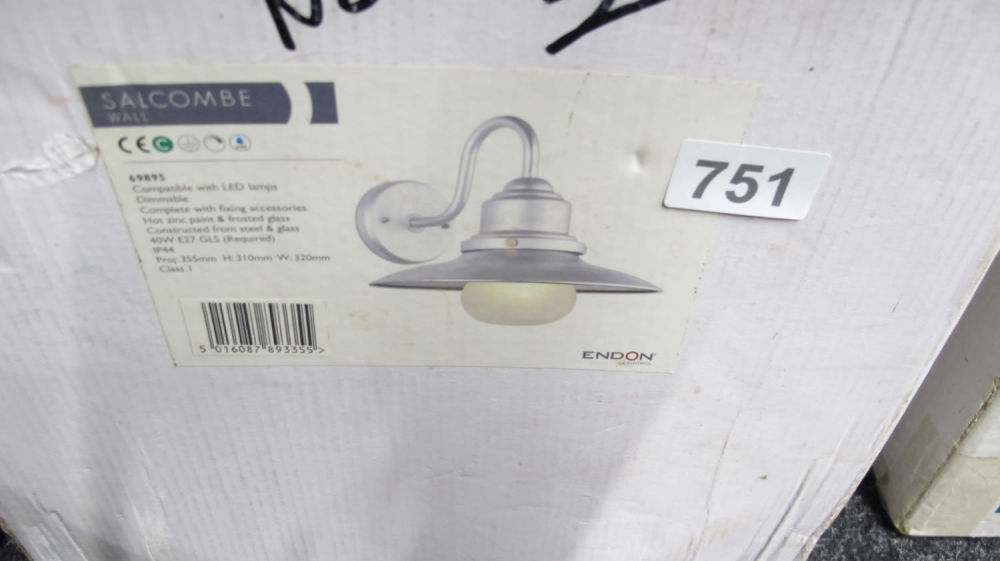 Lot 751: Brand new wall light