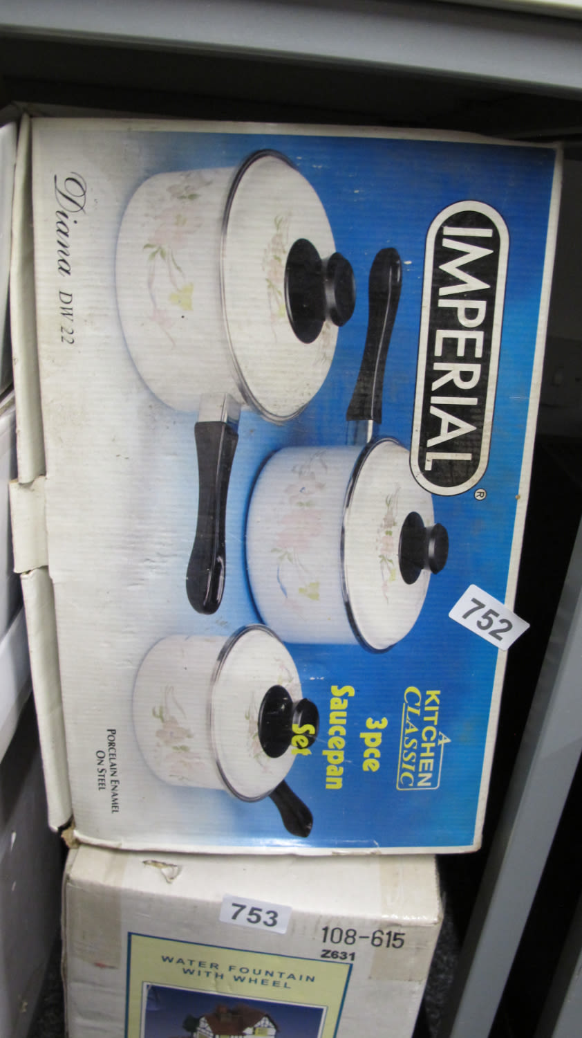 Lot 752: Brand new vintage pan set