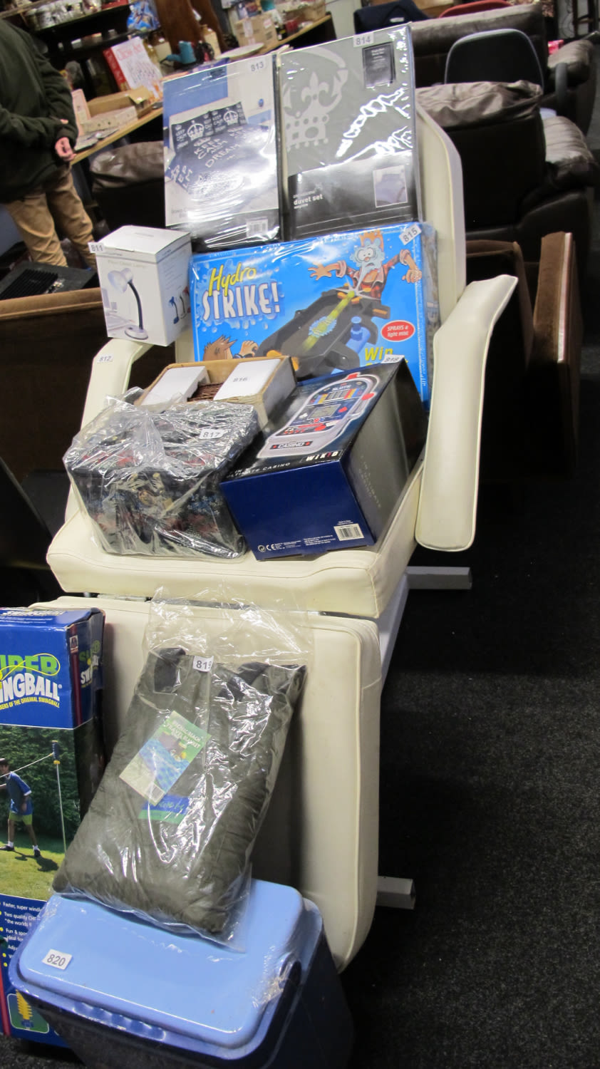 Lot 812: beauty salon massage chair for more happy endings