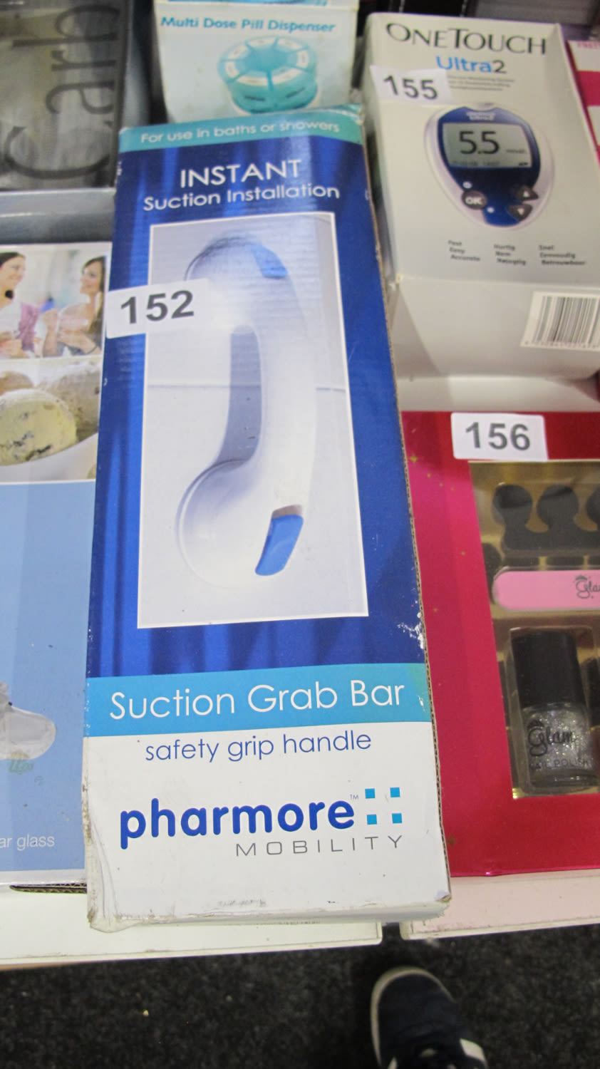Lot 152: Safety suction grip mobility handle to keep bathing...