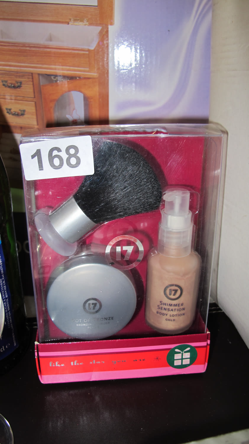 Lot 168: No17 make up gift set. Ideal Valentines gift!
