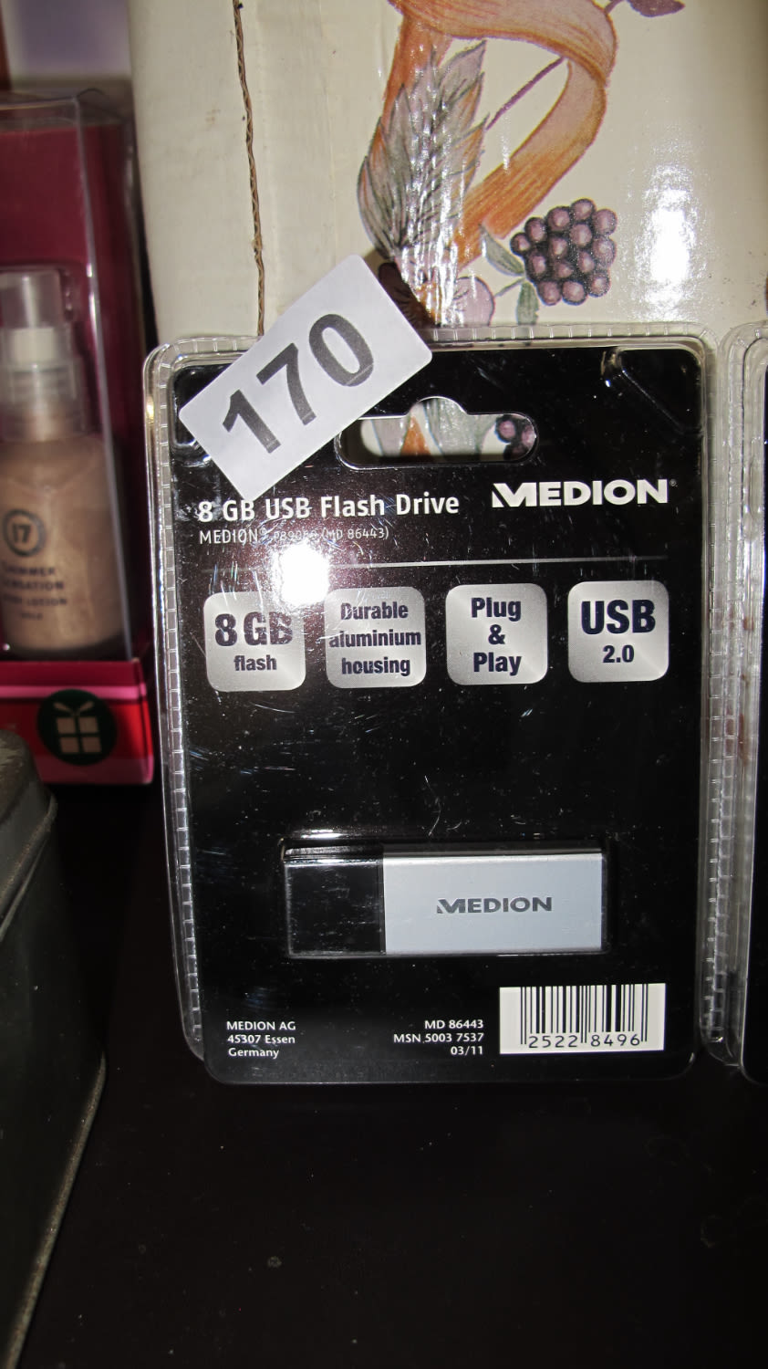 Lot 170: students new 8gb USB drive
