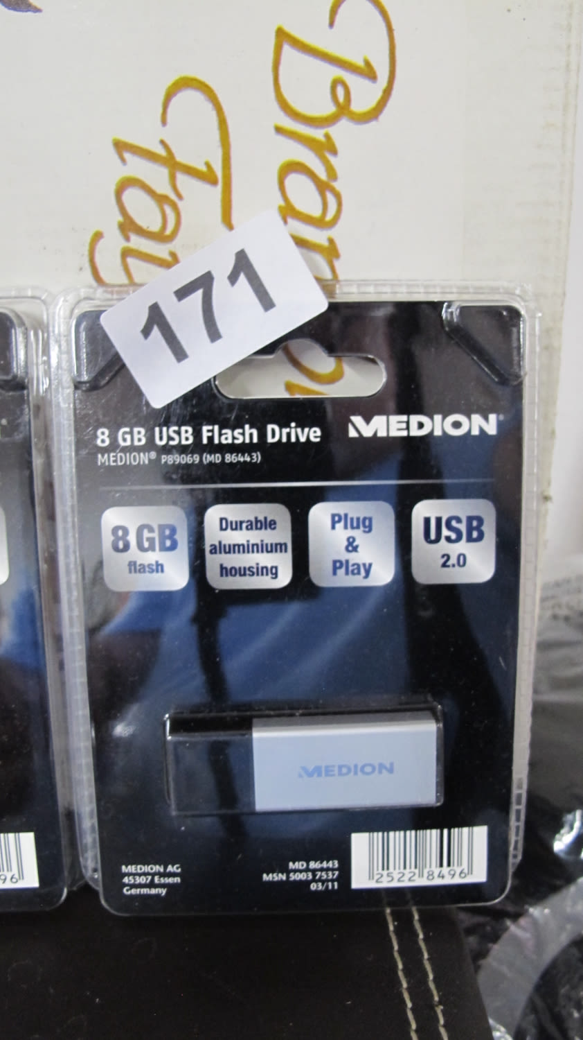 Lot 171: students new 8gb USB drive