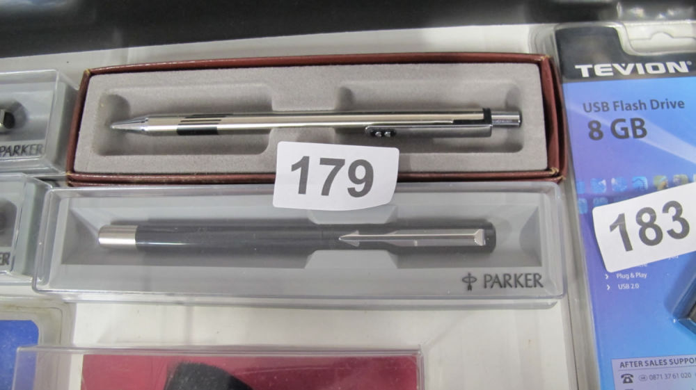 Lot 179: 2 boxed Parker pens