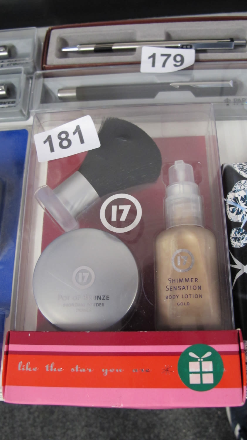 Lot 181: No17 make up gift set. Ideal Valentines gift!