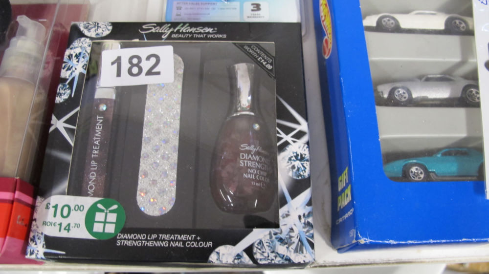 Lot 182: Sally Hensen gift set. Ideal Valentines gift!