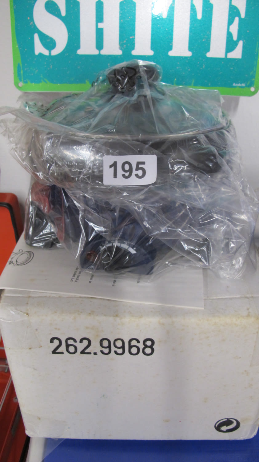 Lot 195: mini slow cooker