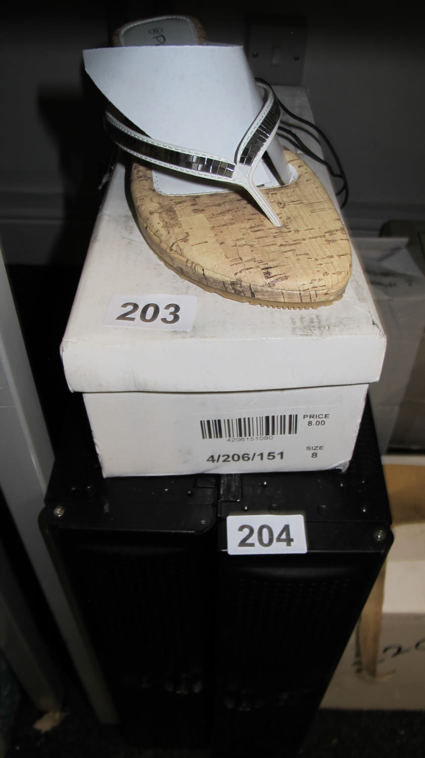Lot 203: New size 8 sandals