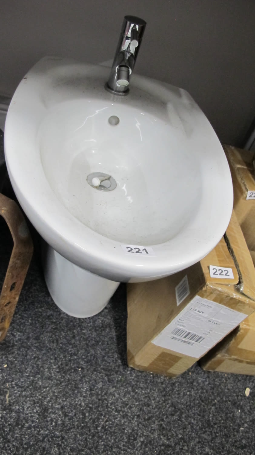 Lot 221: Bidet