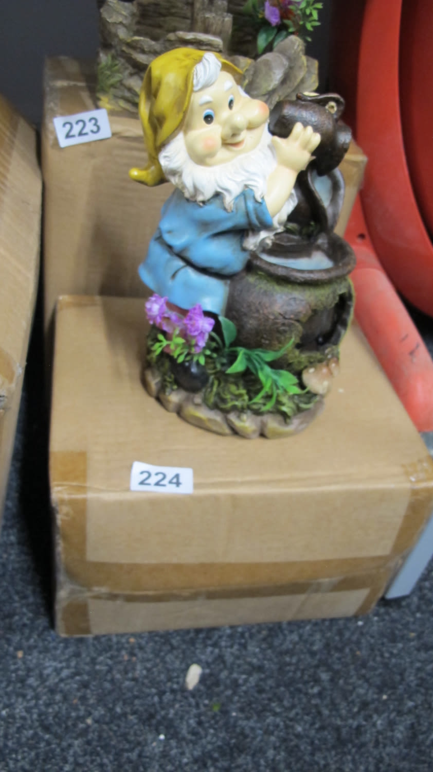 Lot 224: Boxed water feature