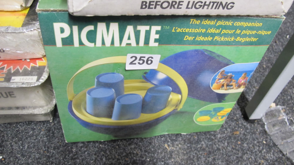 Lot 256: Picnic companion
