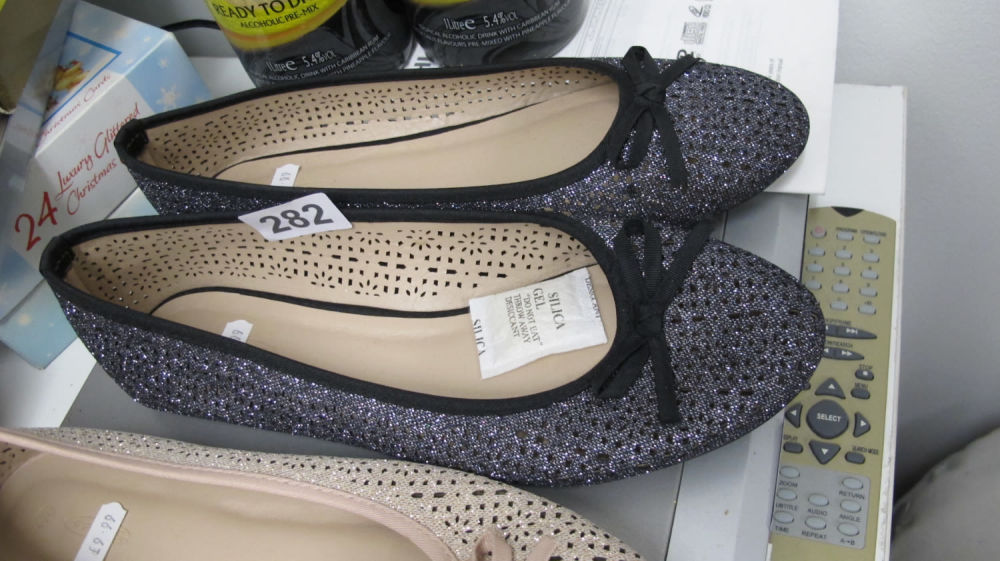 Lot 282: #Pair of new flat shoes