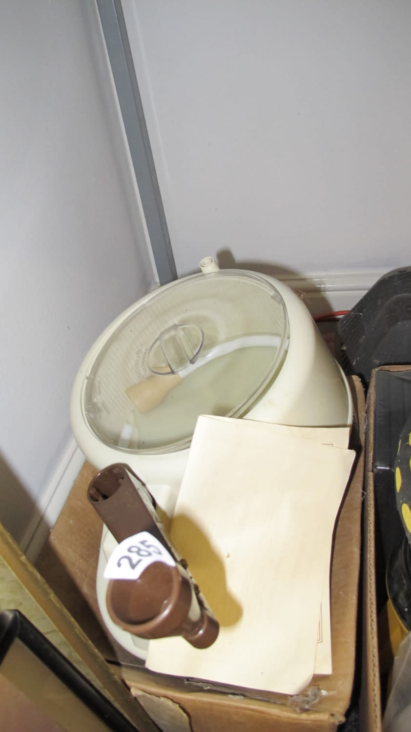 Lot 285: vintage new potato skin removal spinner