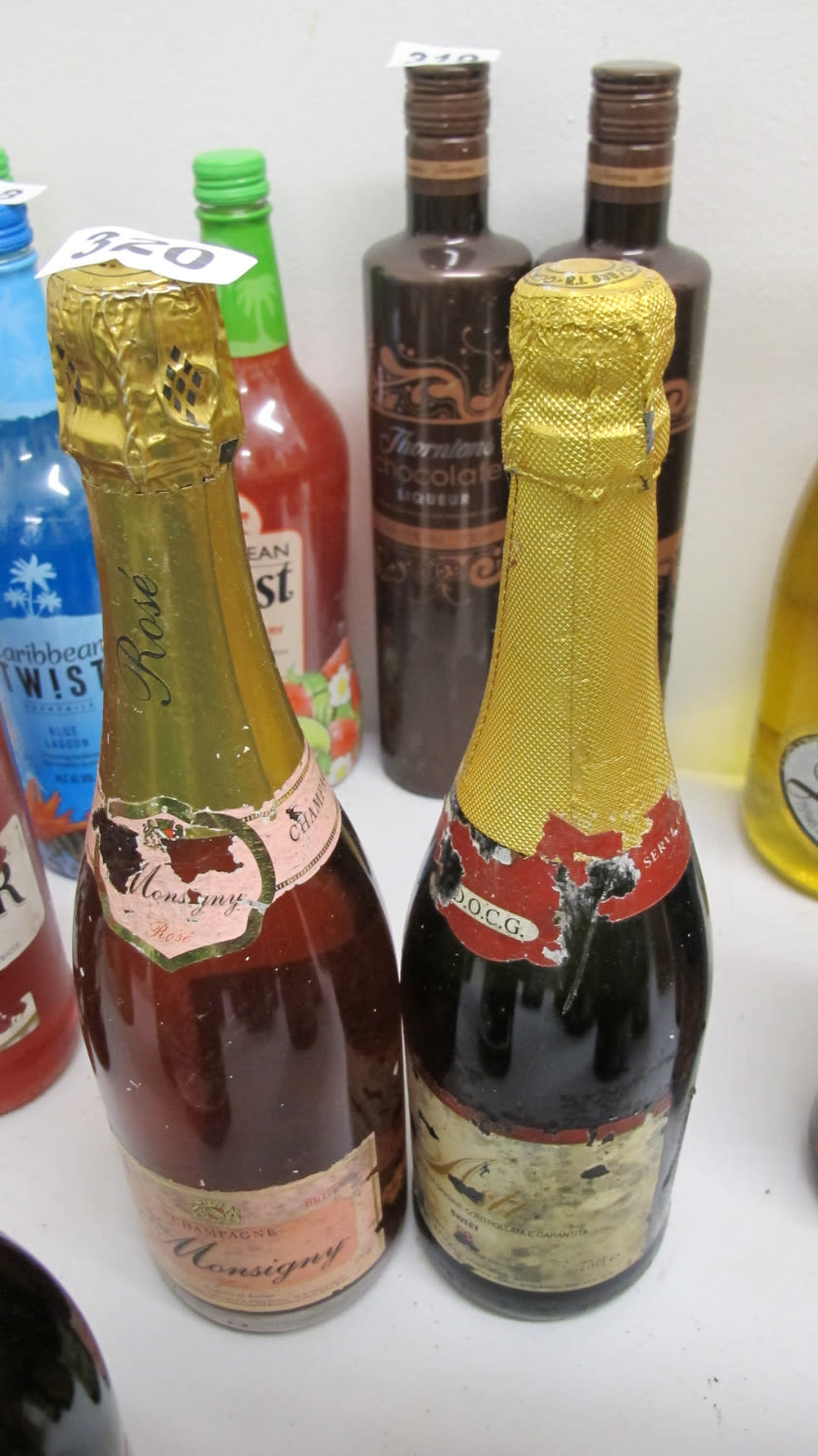 Lot 320: 2 bottles of fizz