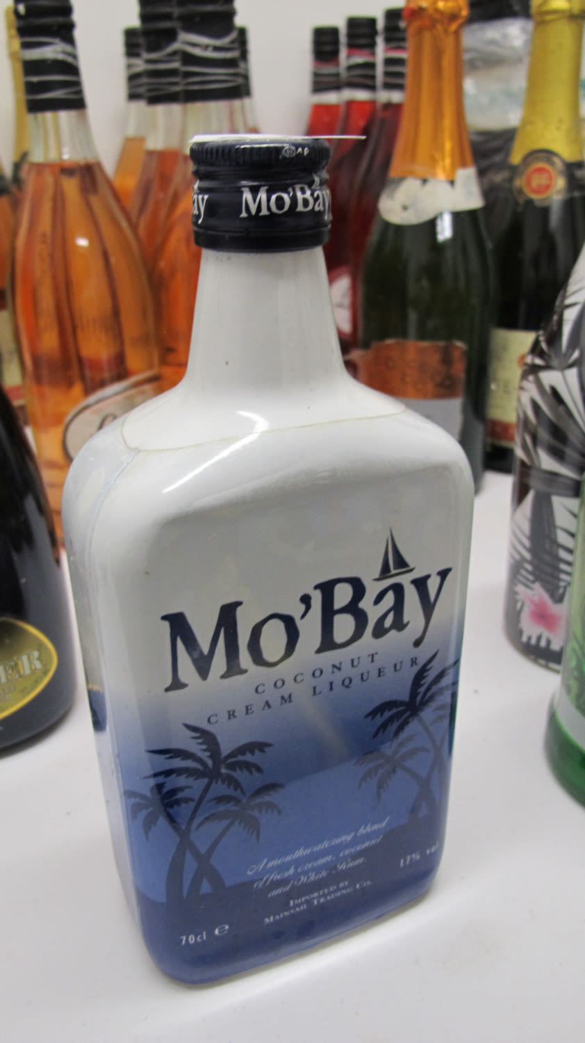 Lot 337: Mo'bay coconut licquer