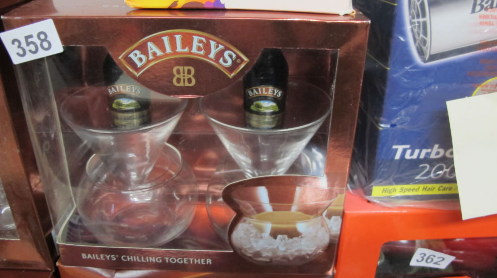 Lot 358: Baileys gift set