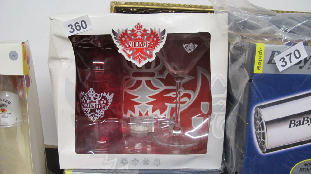 Lot 360: Smirnoff vodka gift set