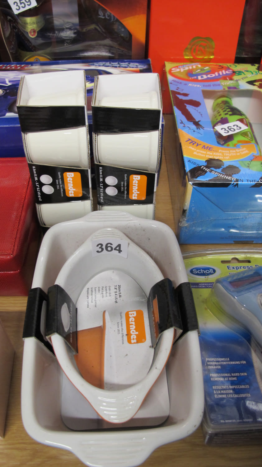 Lot 364: 4 pieces of quality Berndes ovenware