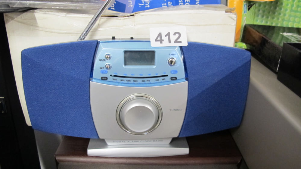 Lot 412: Digital alarm clock radio