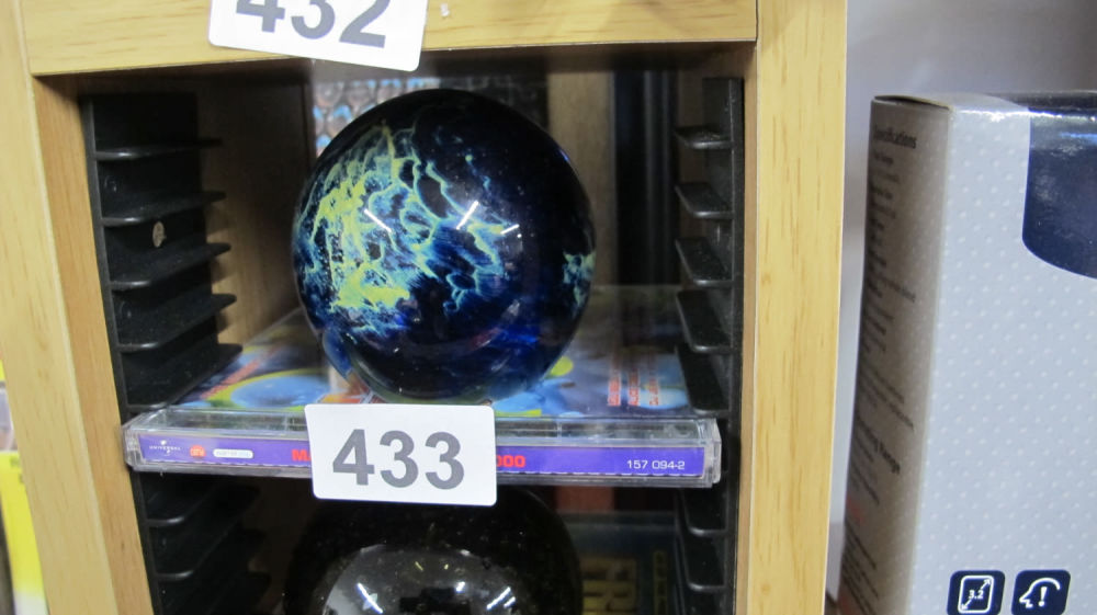 Lot 433: Paperweight