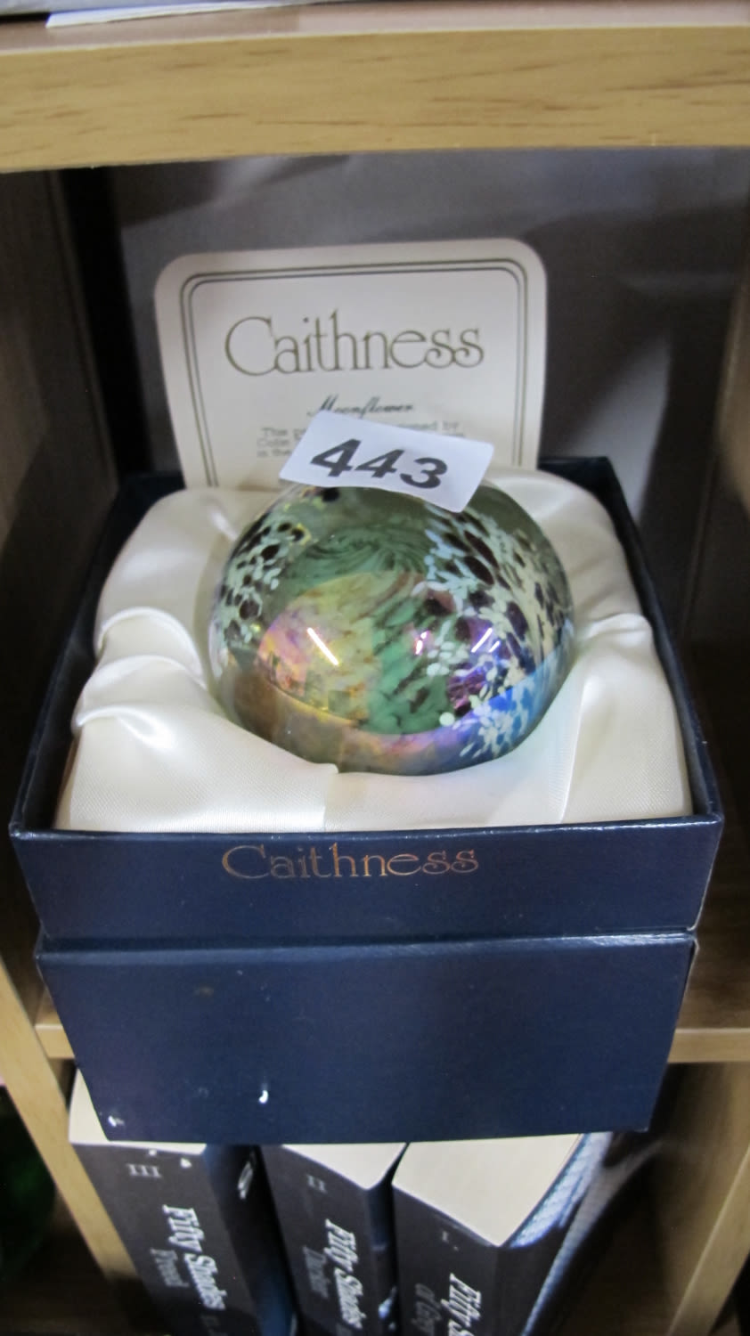 Lot 443: Boxed beautiful Caithness paperweight