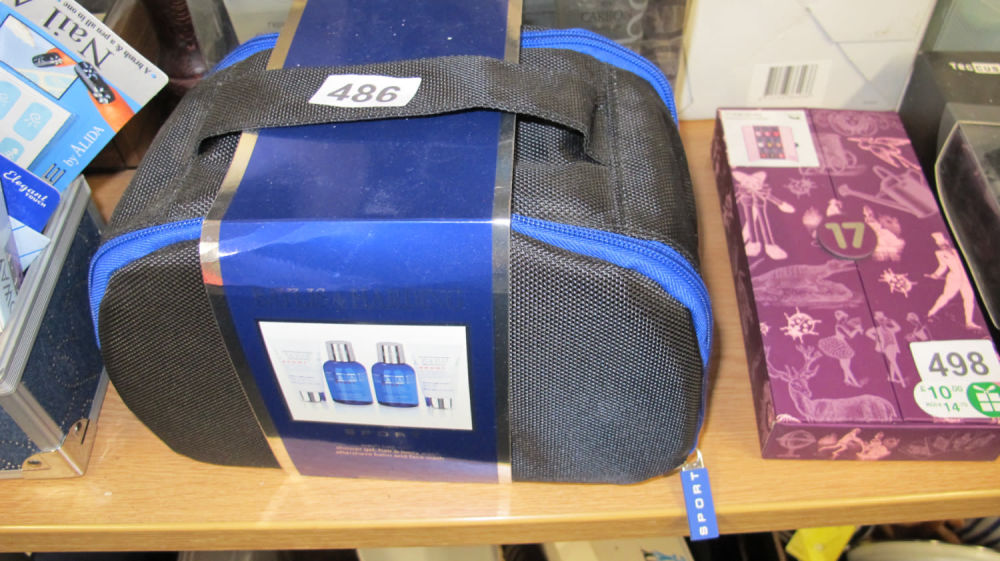 Lot 486: Bayliss & Harding gift set  ideal for Valentines...