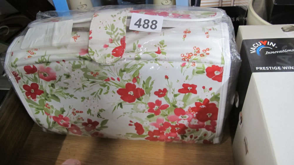 Lot 488: floral wash/perfume bag  ideal for Valentines gift