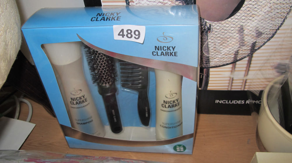 Lot 489: Nicky clarke gift set  ideal for Valentines gift