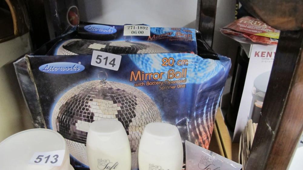 Lot 514: Disco mirror ball. AF: box damaged