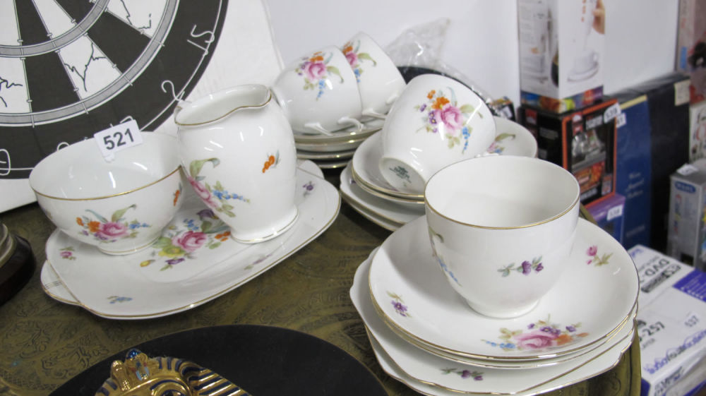 Lot 521: Attractive Diadem Imperial floral motif vintage tea set