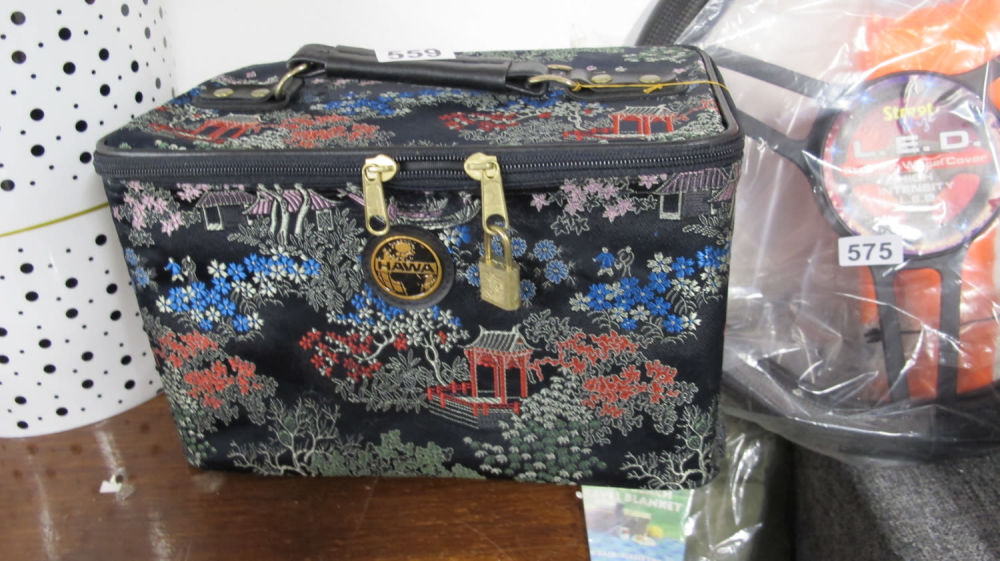 Lot 559: Oriental style make-up bag  ideal for Valentines gift
