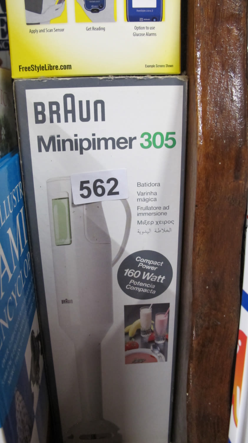 Lot 562: Braun multi quick mini blender 305
