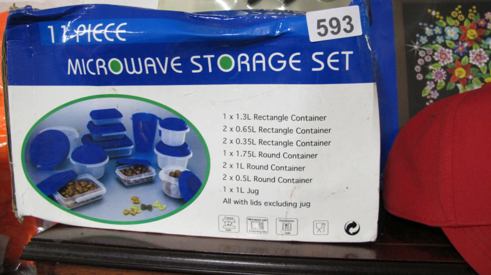 Lot 593: Microwave storage set