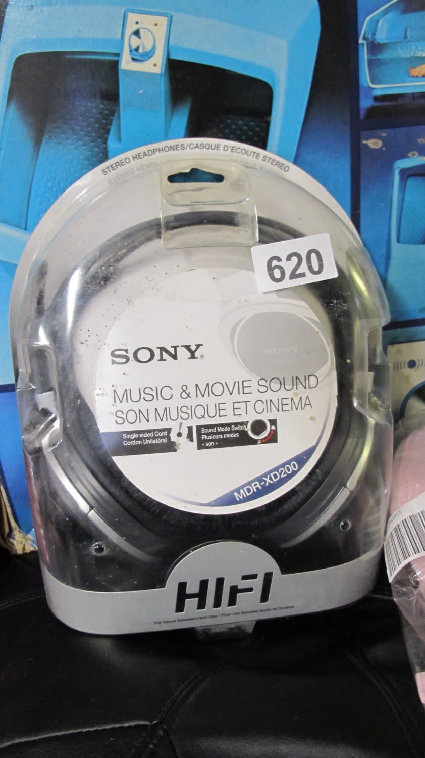 Lot 620: Sony stereo retro headphones MDR XD 200 