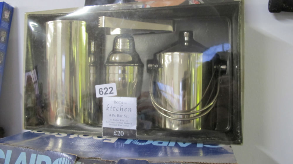Lot 622: Bar set
