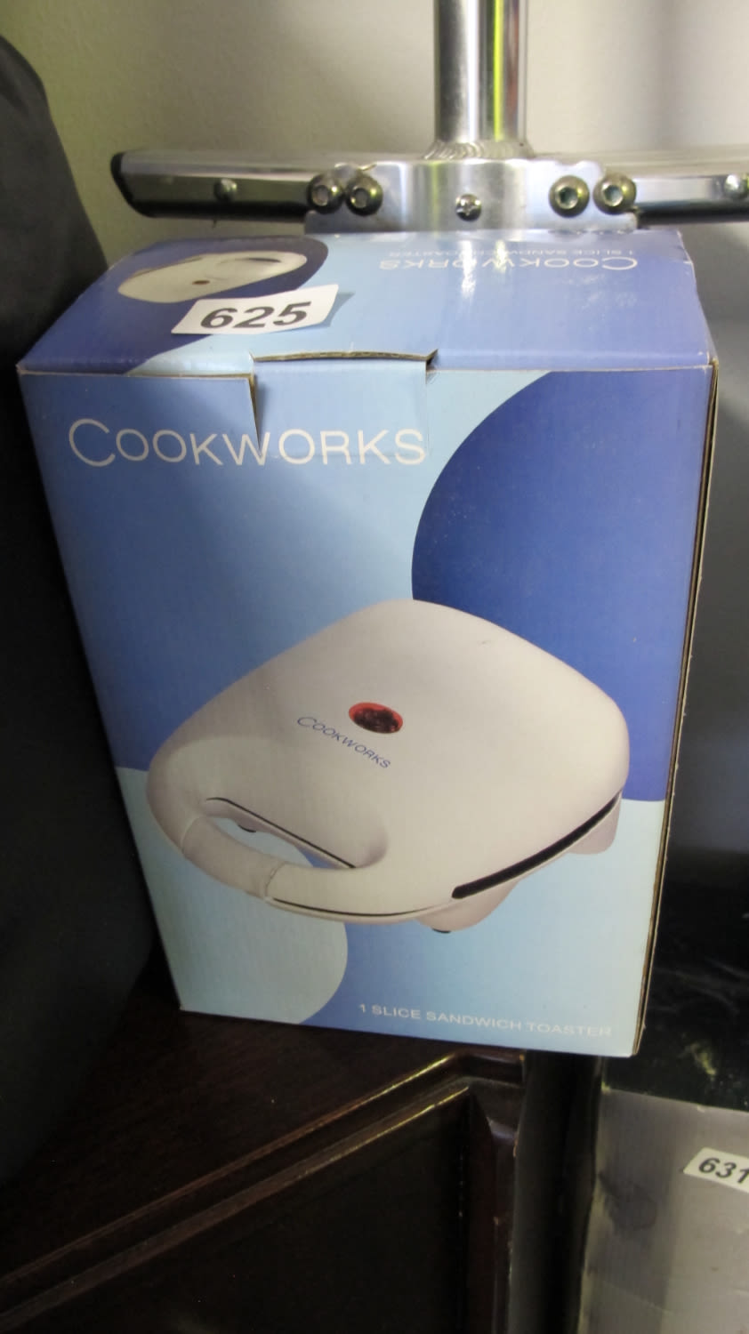 Lot 625: Cookworks sandwich toaster