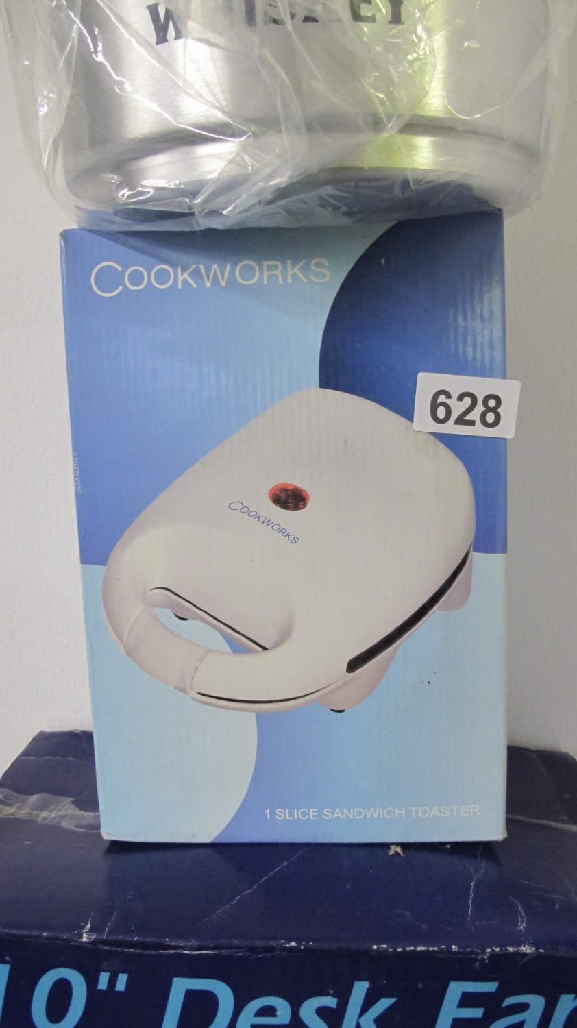 Lot 628: Cookworks sandwich toaster