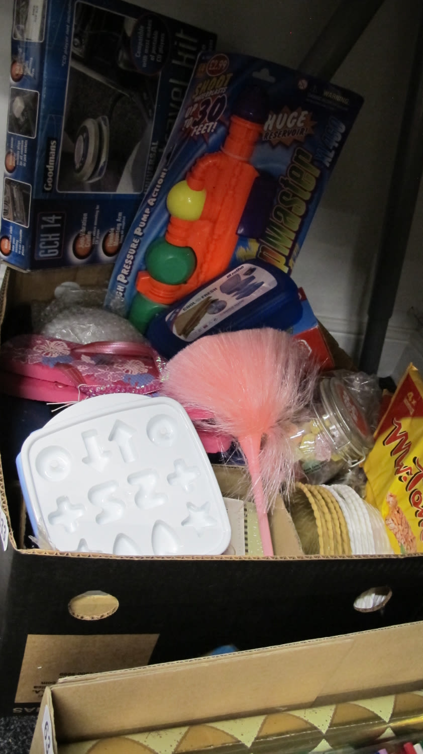 Lot 633: Box of misc new goods