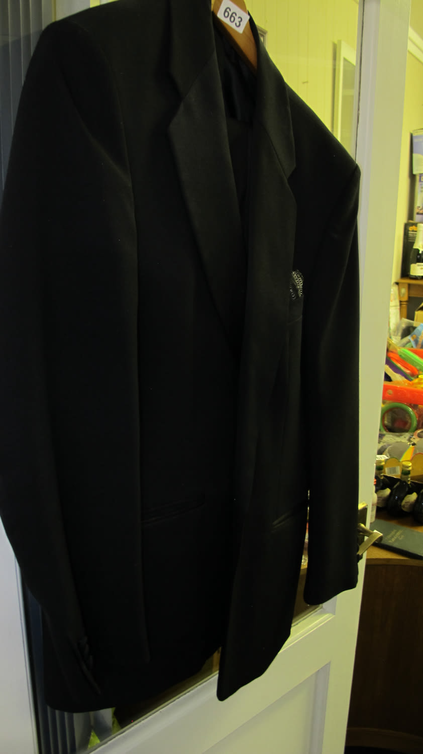 Lot 663: funeral/up to court daysuit large 