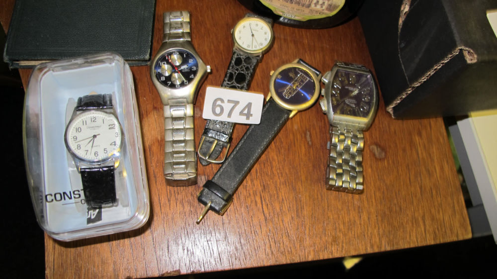 Lot 674: Quantity of watches