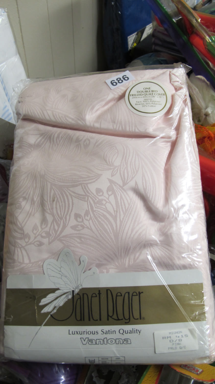 Lot 686: Satin double bed quilt cover