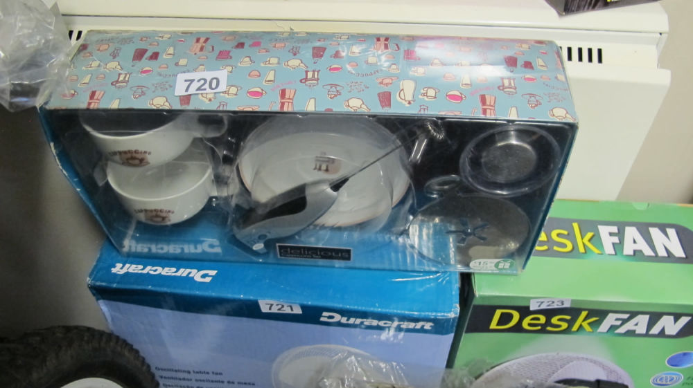 Lot 720: Cappucino gift set